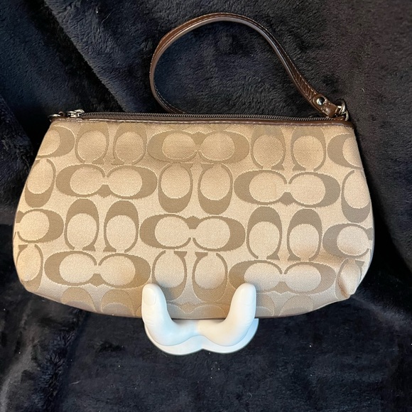 Authentic Michael Kors wristlet (large) - Picture 3 of 3